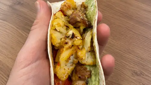 Vištienos fajitas kepimo skardoje